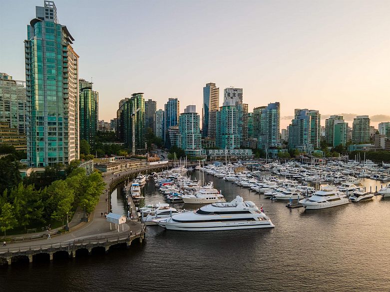 1002 499 Broughton Street