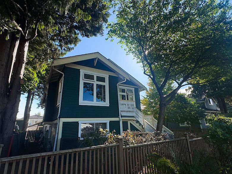 3336 E Georgia Street