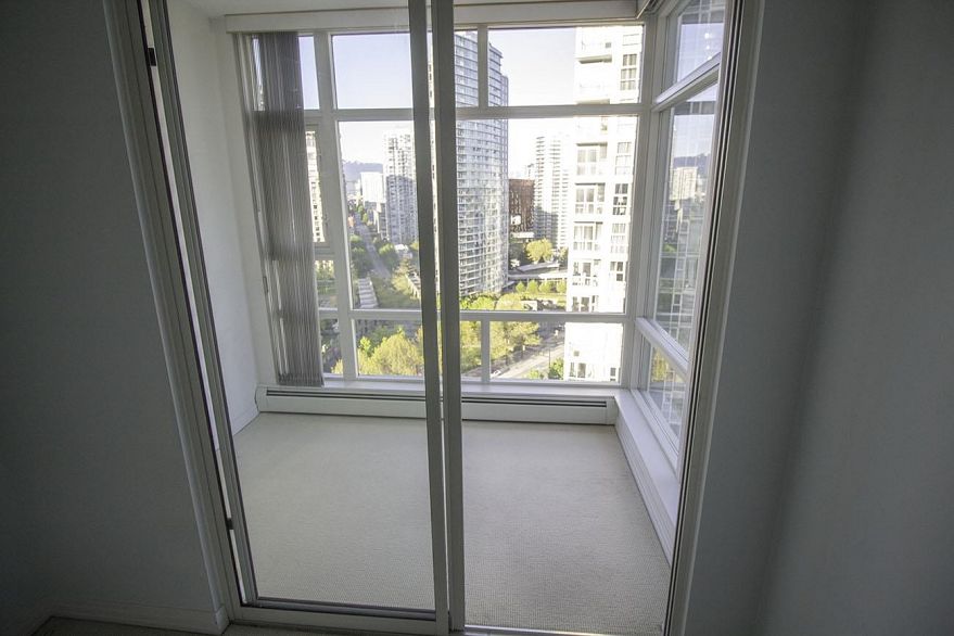 1905 198 AQUARIUS MEWS, Vancouver BC V6Z 2Y4