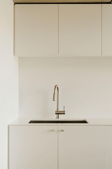 405 289 Alexander Street