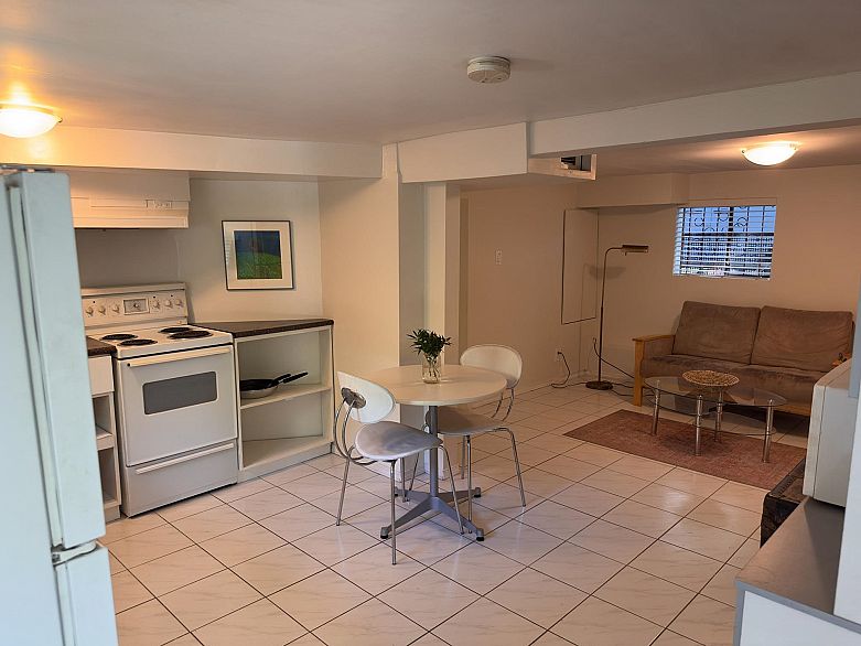 3336 E Georgia Street