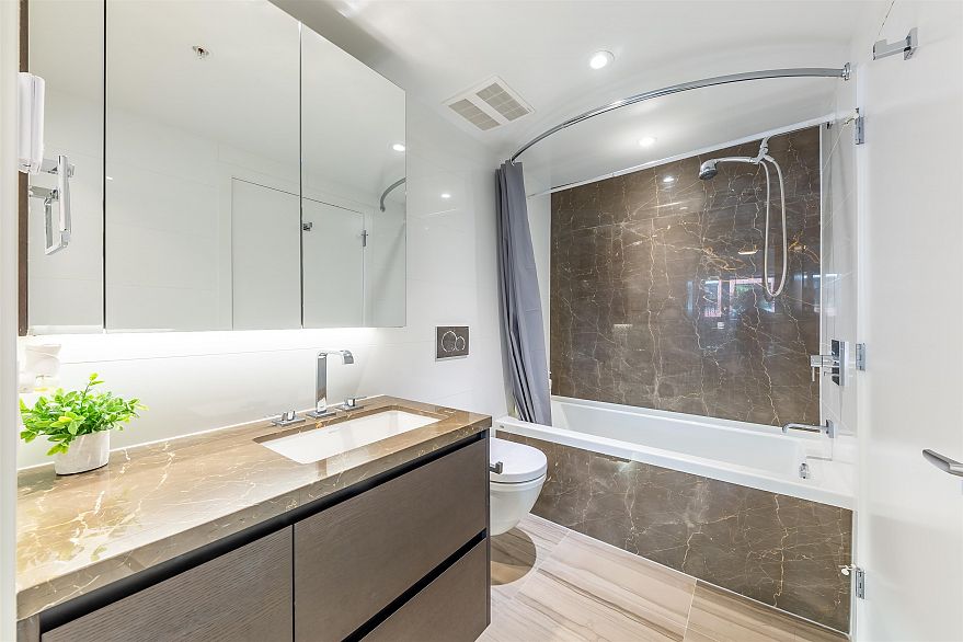 201 1561 W 57th Avenue