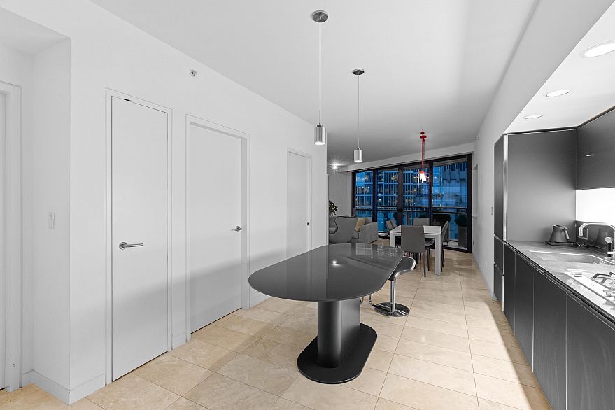 1807 838 W Hastings Street