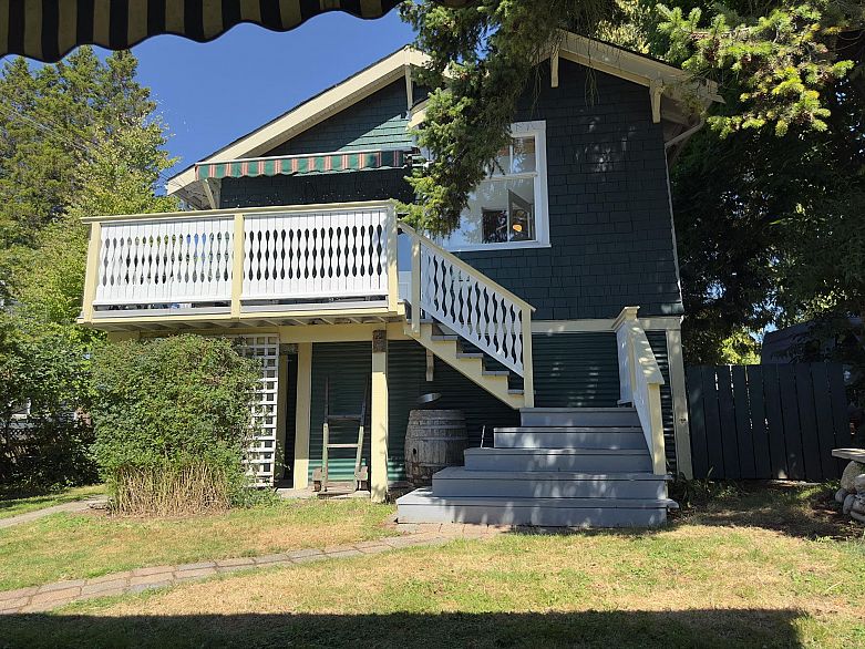 3336 E Georgia Street