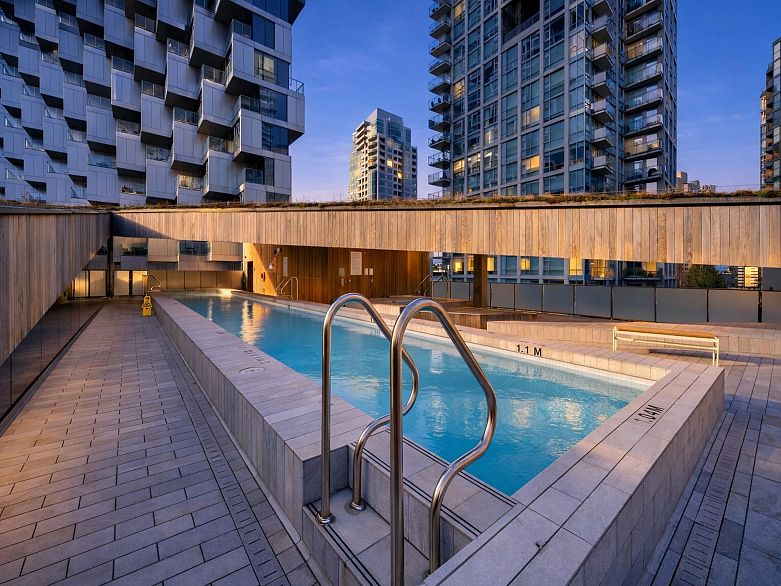 3209 1480 Howe Street