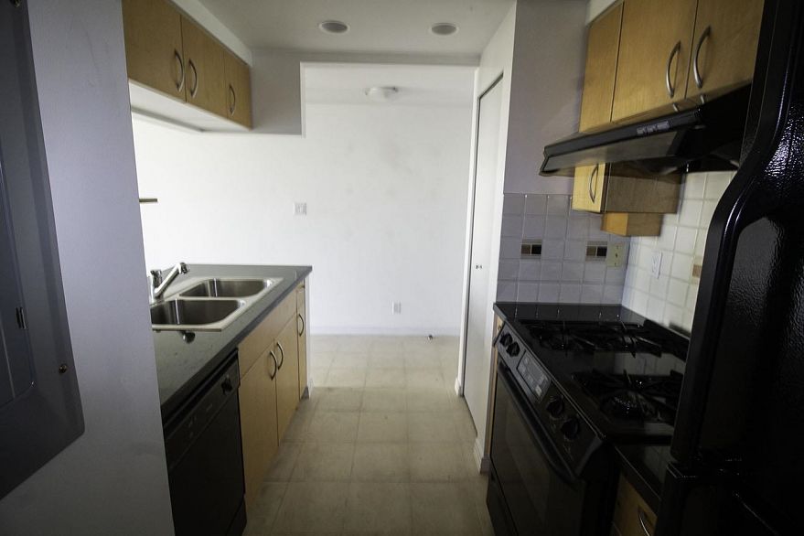 1905 198 AQUARIUS MEWS, Vancouver BC V6Z 2Y4