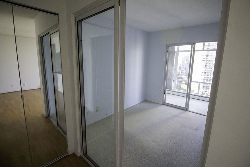 1905 198 AQUARIUS MEWS, Vancouver BC V6Z 2Y4