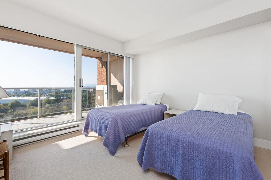 1901 5775 Hampton Place