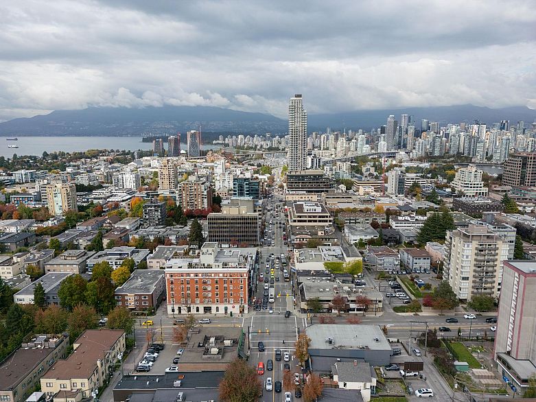 303 1717 W 13th Avenue