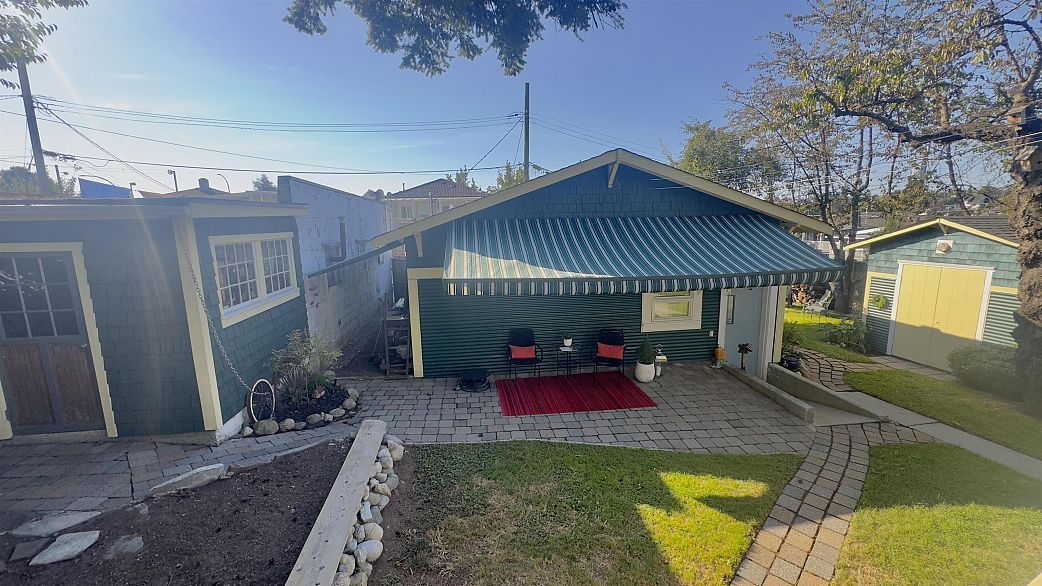 3336 E Georgia Street