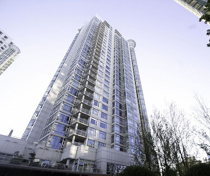 1905 198 AQUARIUS MEWS, Vancouver BC V6Z 2Y4