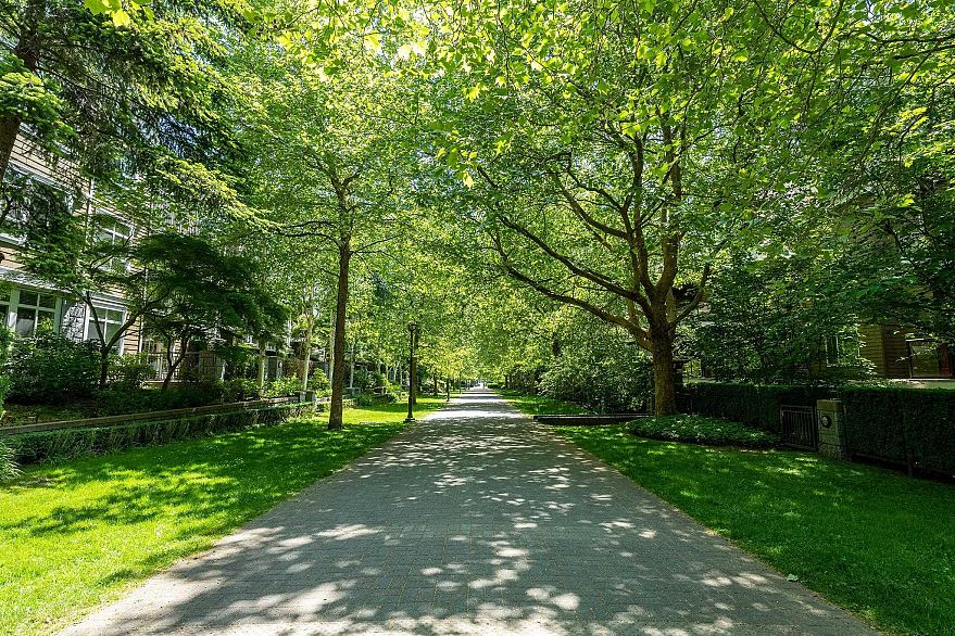 406 6328 Larkin Drive