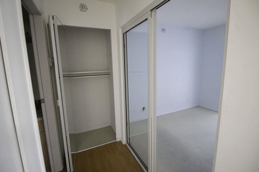 1905 198 AQUARIUS MEWS, Vancouver BC V6Z 2Y4