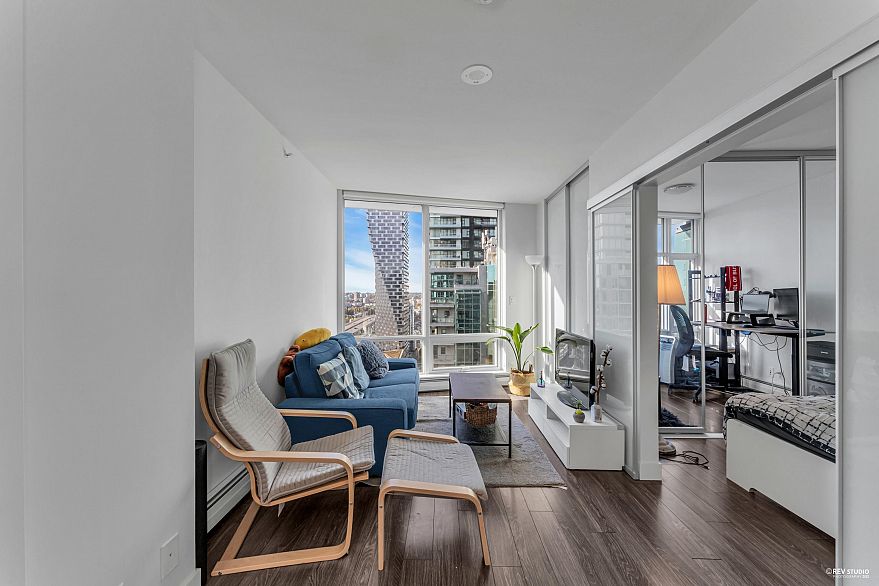 2206 1283 Howe Street