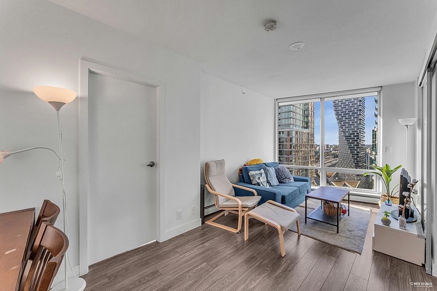 2206 1283 Howe Street