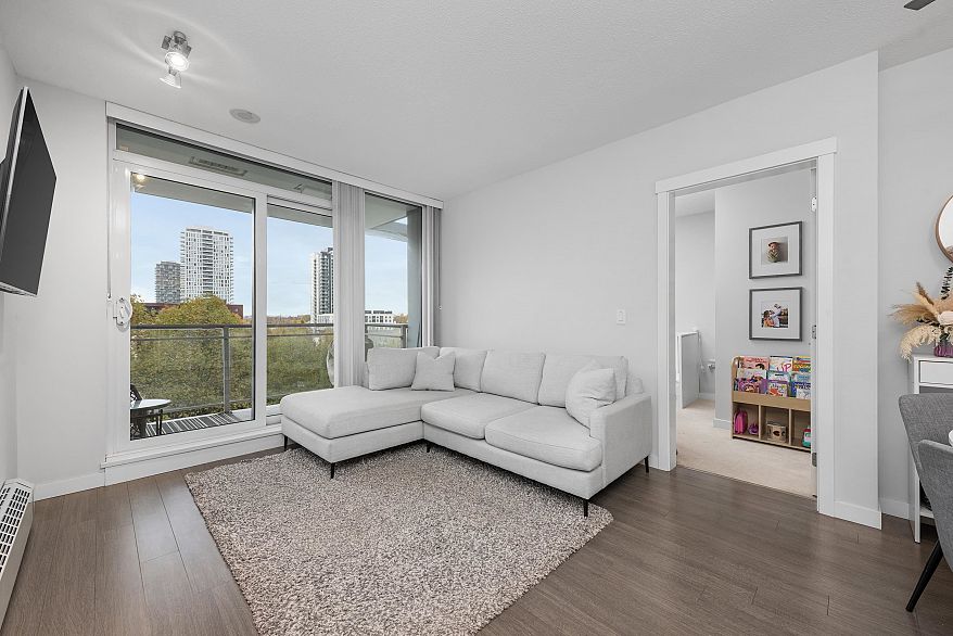 511 3281 E Kent Avenue North Avenue