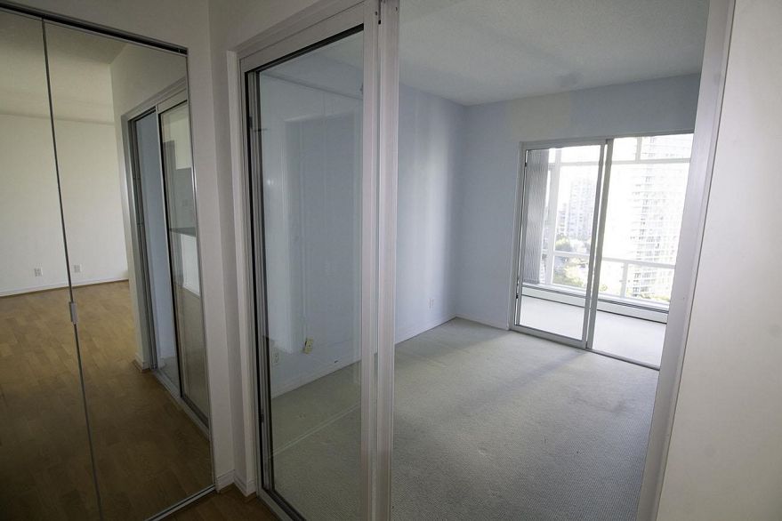 1905 198 AQUARIUS MEWS, Vancouver BC V6Z 2Y4