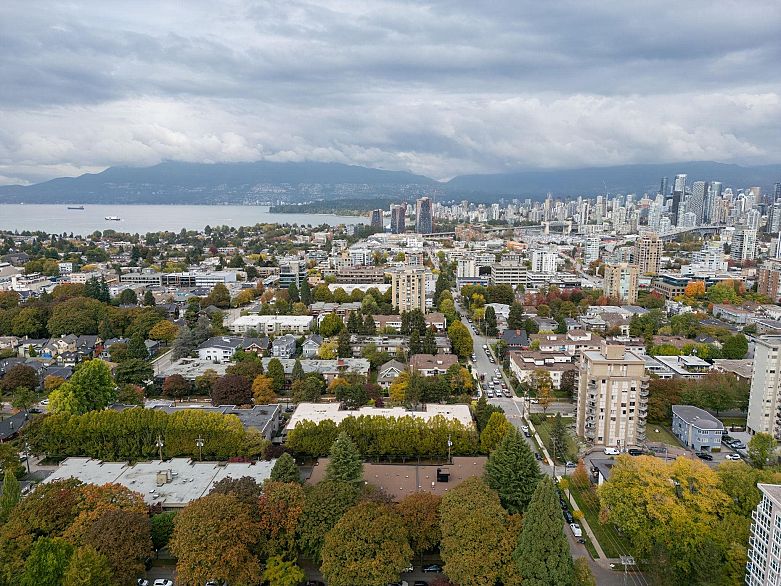 303 1717 W 13th Avenue