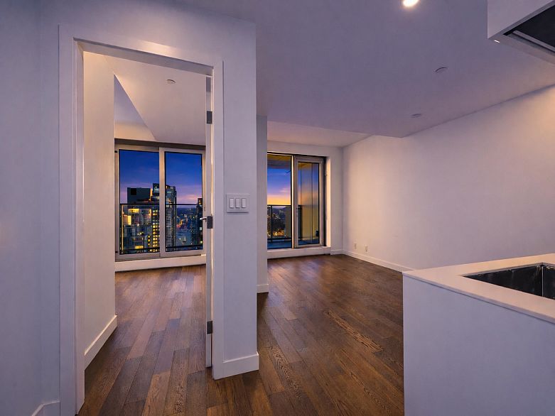 3209 1480 Howe Street