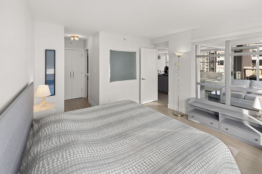 1902 989 Beatty Street