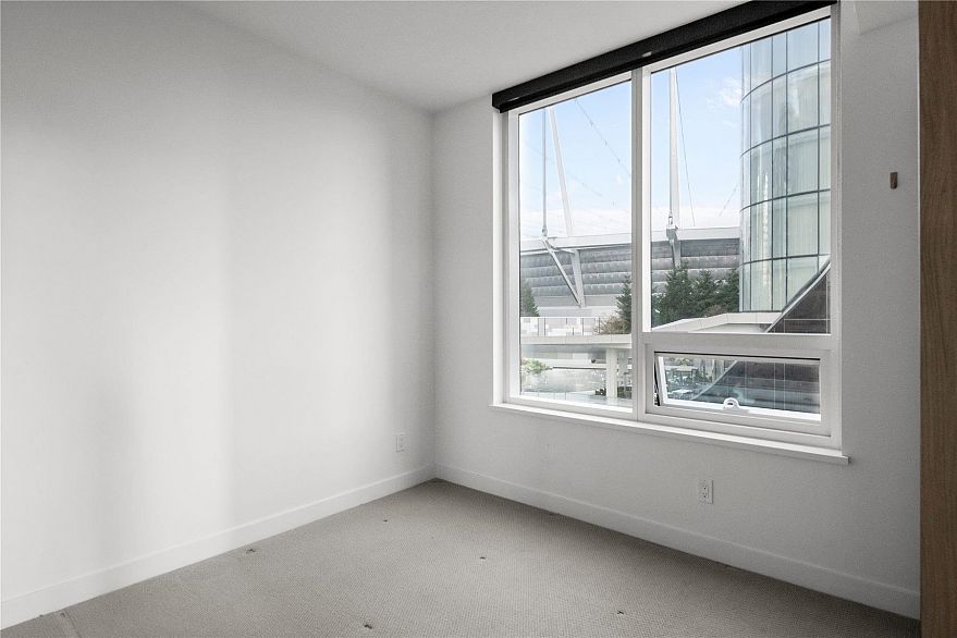 1256 38 Smithe Street