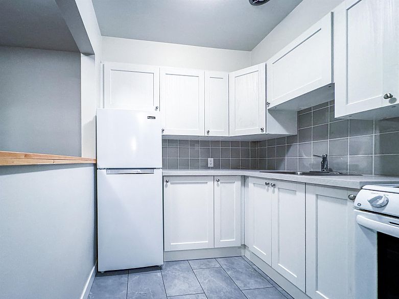 208 1925 NELSONSTREET, Vancouver BC V6G 1K9