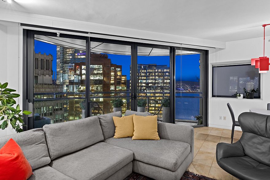 1807 838 W Hastings Street