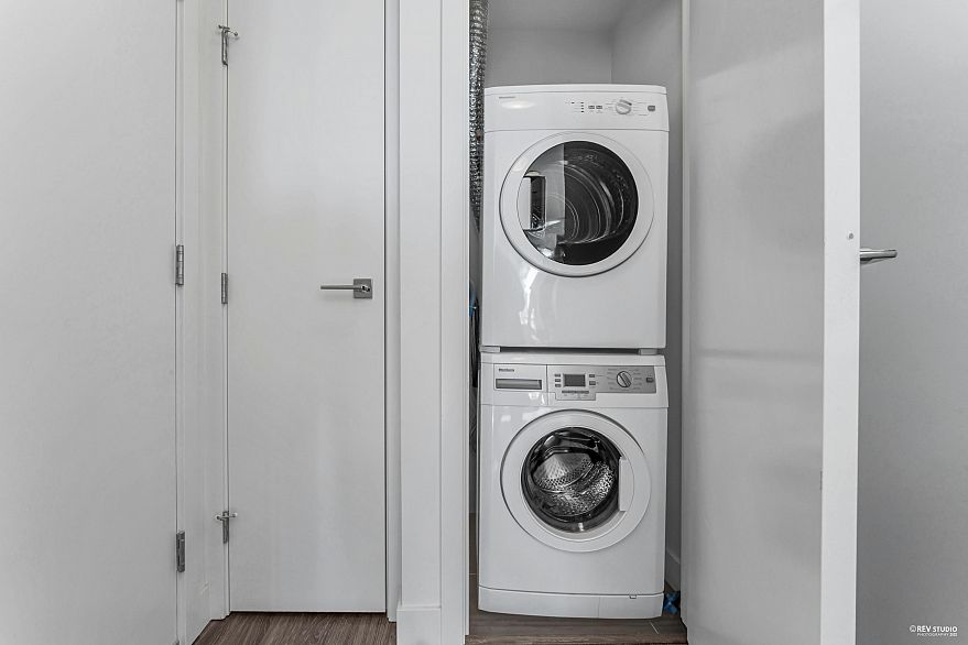 2206 1283 Howe Street