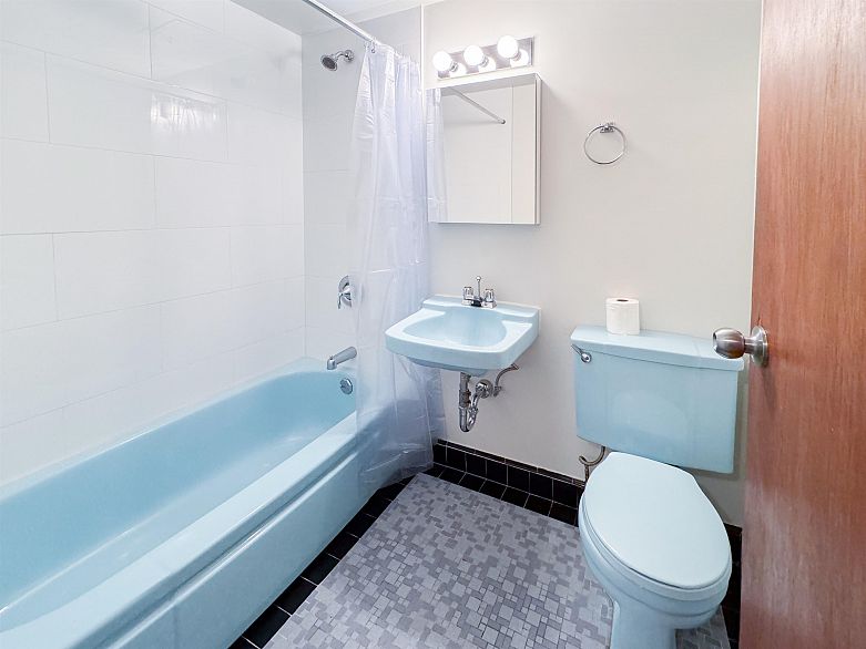 208 1925 NELSONSTREET, Vancouver BC V6G 1K9