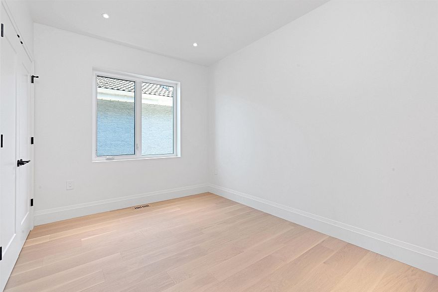 2 1243 E 27th Avenue