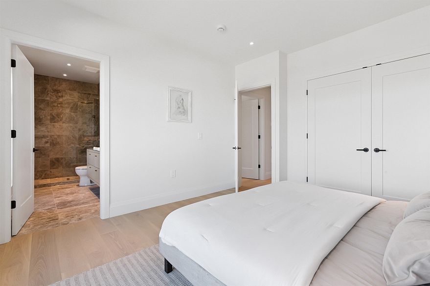 2 1243 E 27th Avenue