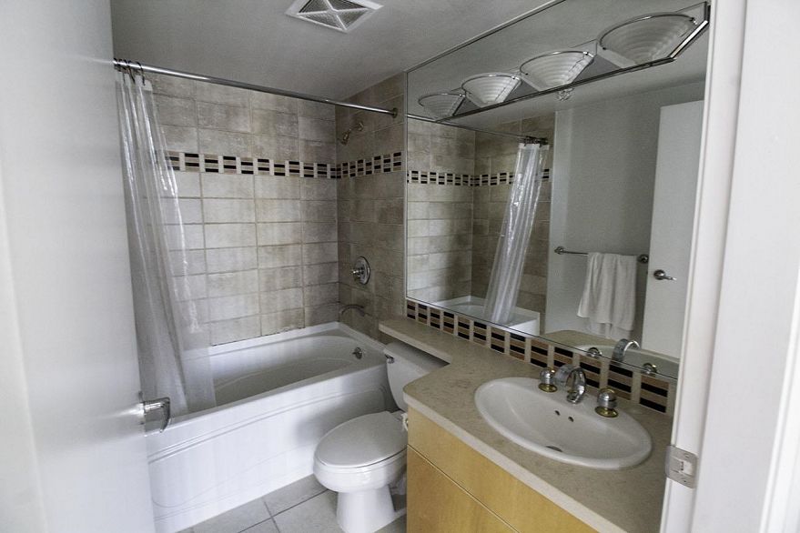 1905 198 AQUARIUS MEWS, Vancouver BC V6Z 2Y4