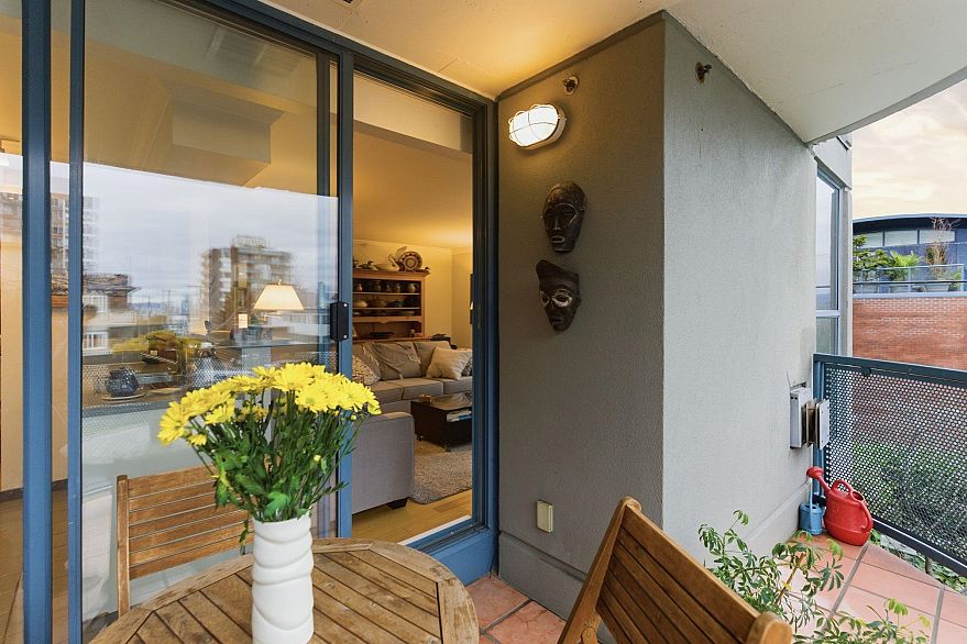 203 2405 W 2nd Avenue