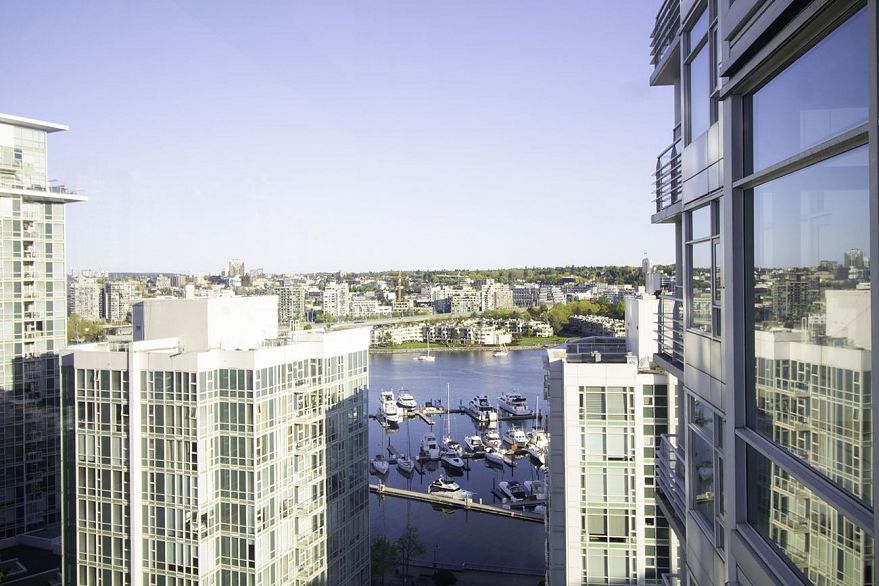 1905 198 AQUARIUS MEWS, Vancouver BC V6Z 2Y4