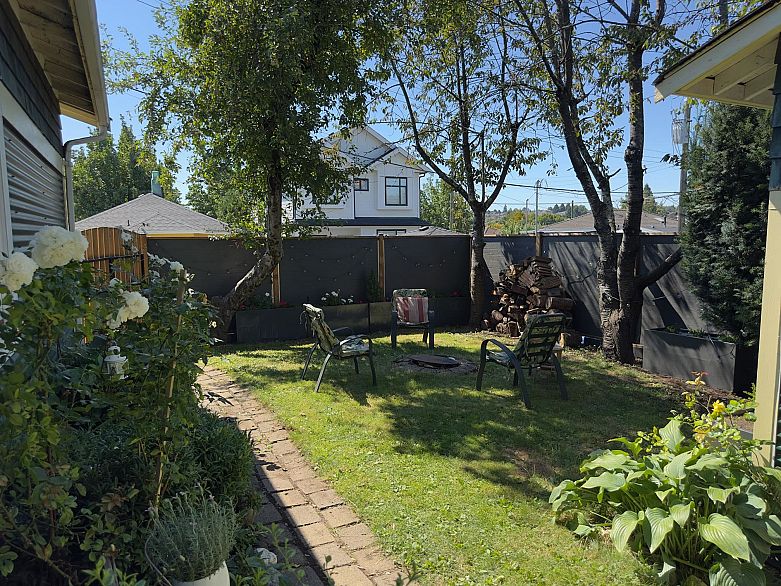 3336 E Georgia Street