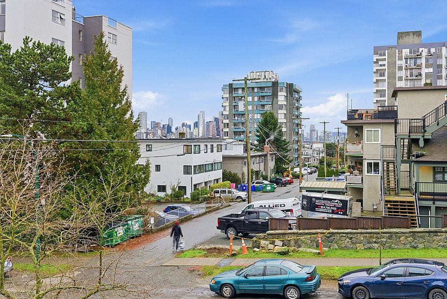 203 2405 W 2nd Avenue