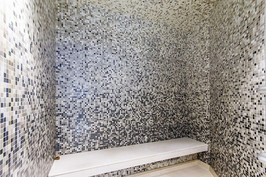 1256 38 Smithe Street