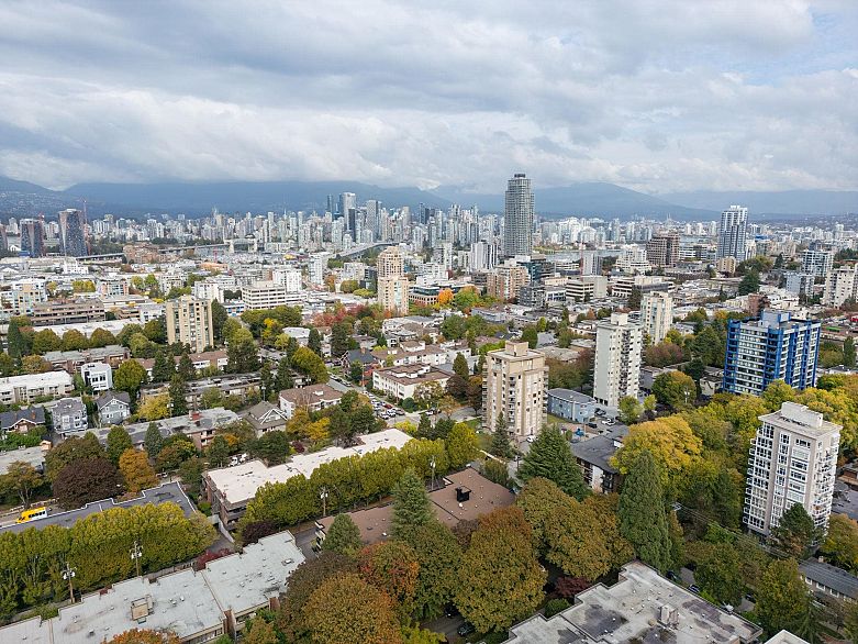 303 1717 W 13th Avenue