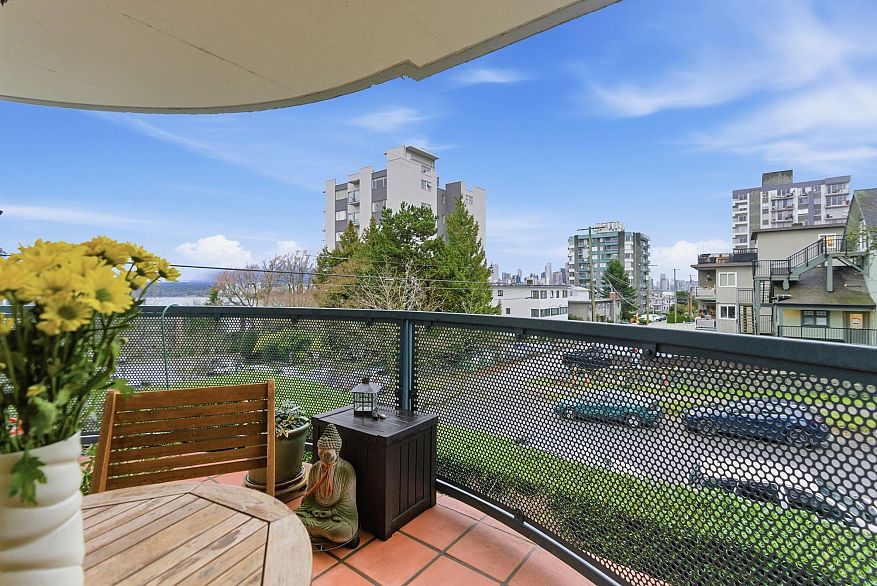 203 2405 W 2nd Avenue