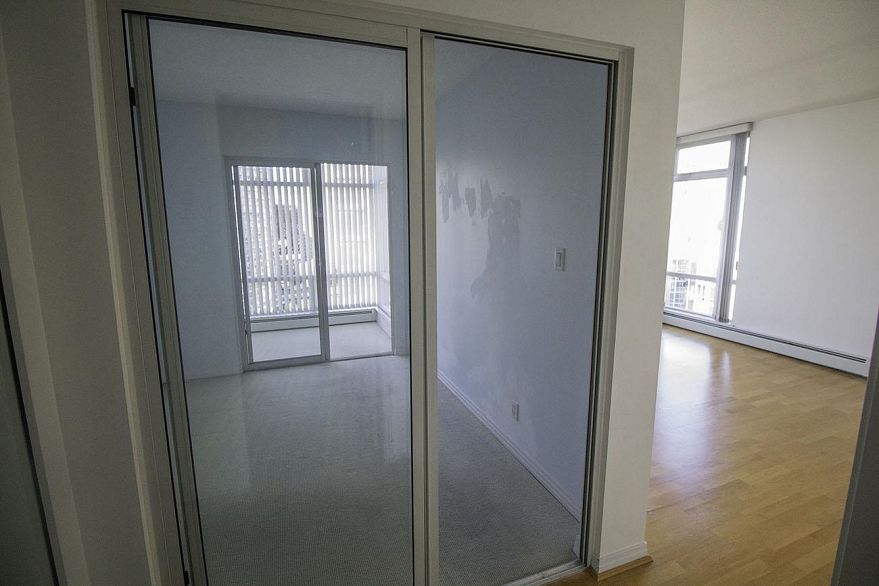 1905 198 AQUARIUS MEWS, Vancouver BC V6Z 2Y4