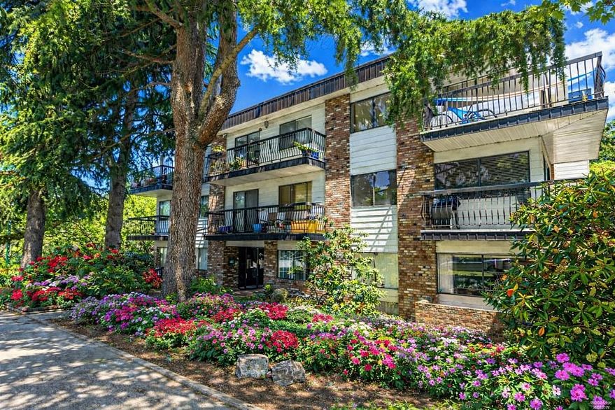 111 2330 Maple Street