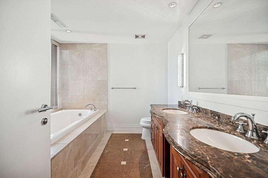 1903 1515 Homer Mews