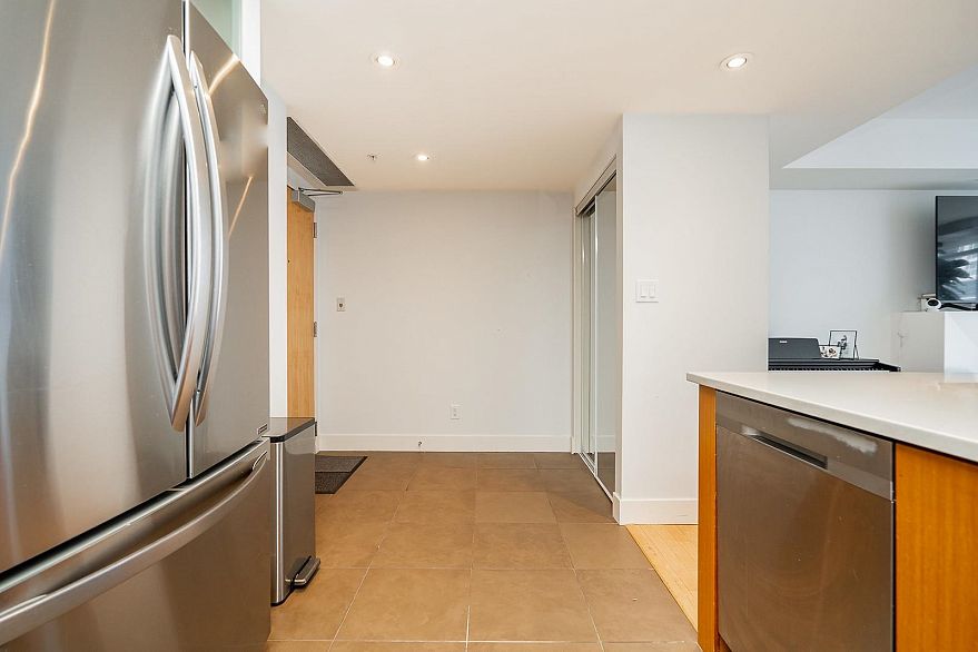 1904 1205 W Hastings Street