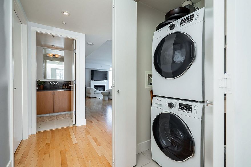 1904 1205 W Hastings Street