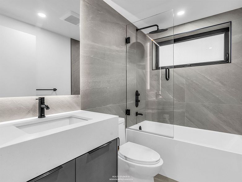 1 3118 Windsor Street