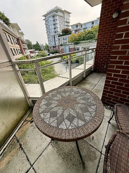 302 4028 Knight Street