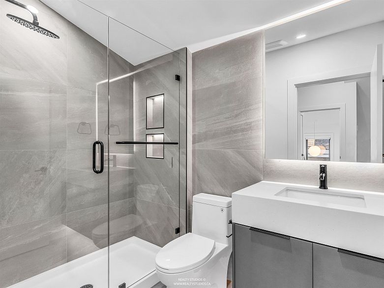 1 3118 Windsor Street