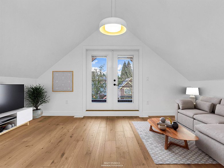 1 3118 Windsor Street