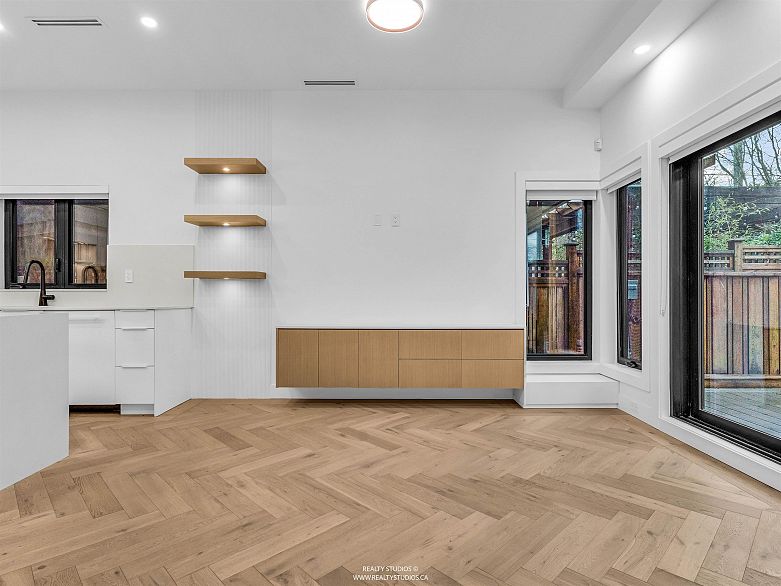 1 3118 Windsor Street