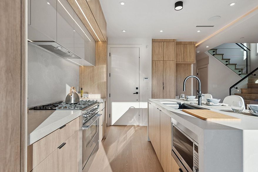 2 3620 W 20th Avenue